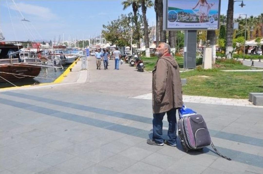 &Uuml;nl&uuml; Ufo G&ouml;zlemcisi Sokaklarda Yaşıyor