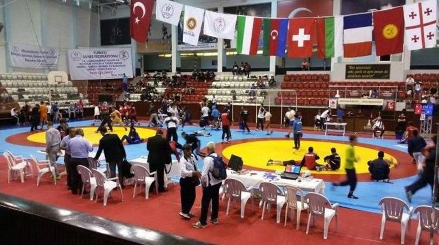 Başakşehir&rsquo;in Yıldızları İzmir&rsquo;de Parladı