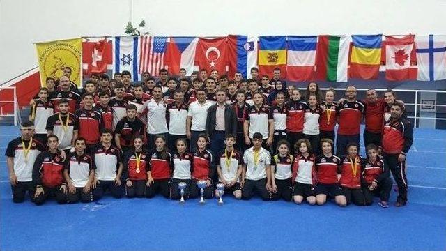 Başakşehir&rsquo;in Yıldızları İzmir&rsquo;de Parladı 3