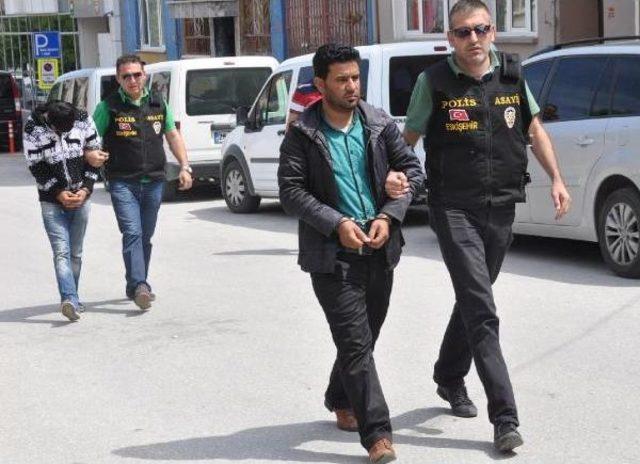 Yaşlı Adamı Dolandıran 2 Ş&uuml;pheli Su&ccedil;&uuml;st&uuml; Yakalandı 1