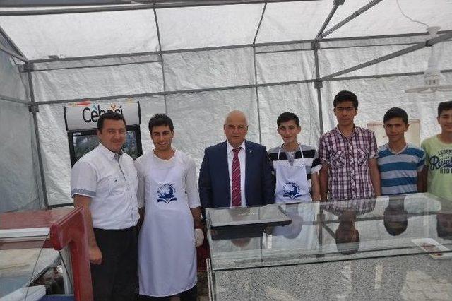 Boz&uuml;y&uuml;k Yediler &Ouml;ğrenci Yurdu&rsquo;nda Kermes A&ccedil;ıldı 2
