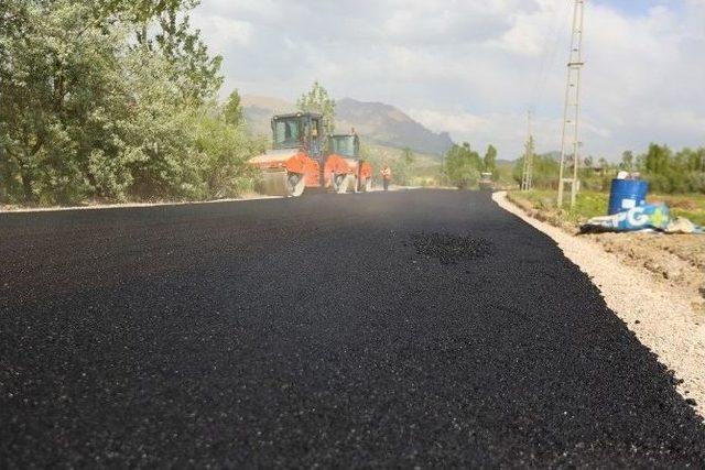 Edremit Belediyesi’nden Yol Yapım Çalışması