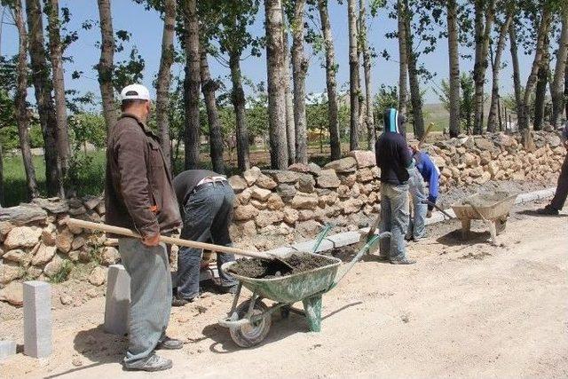 Edremit Belediyesi’nden Yol Yapım Çalışması