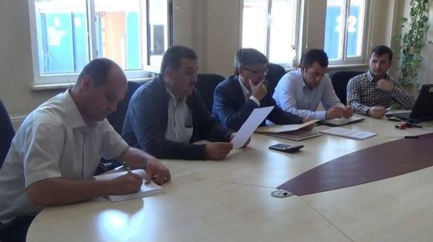 Boz&uuml;y&uuml;k&rsquo;te 2 Okula Daha Sentetik Saha