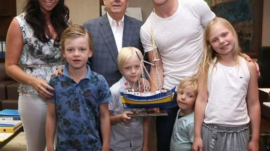 Kuyt Ailesinden Duygusal Veda