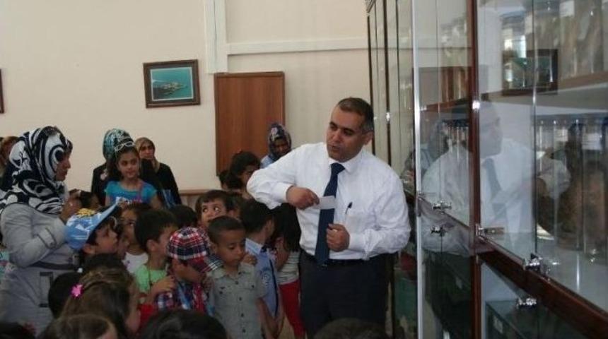 &Ouml;ğrenciler Balık M&uuml;zesi&rsquo;ni Gezdi