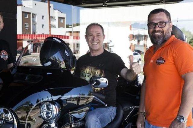 S&uuml;mer Ezg&uuml;, Harley Davidson Aldı 1