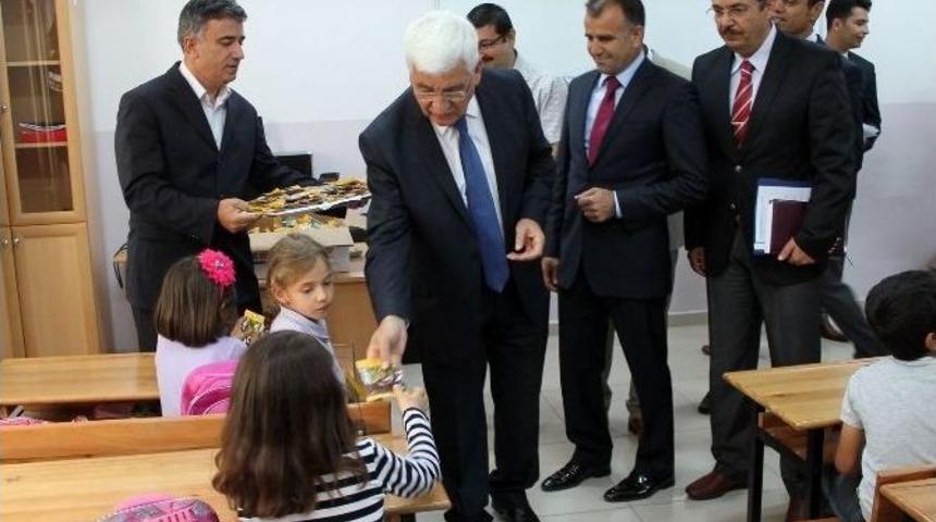 Karaman&rsquo;da &Ouml;ğrencilere Kuru &Uuml;z&uuml;m Dağıtıldı