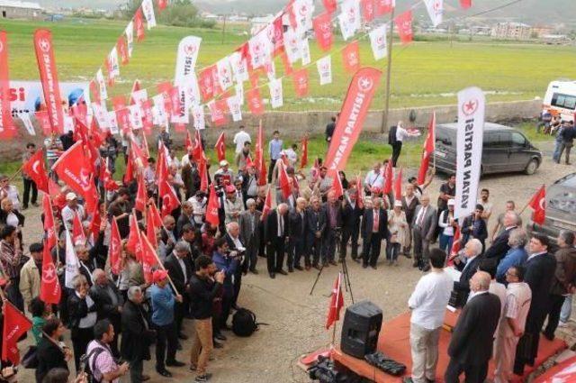 İşçi Partisi Lideri Perinçek, Yüksekova Mitinginde Konuştu: Bölünürsek Köle Oluruz