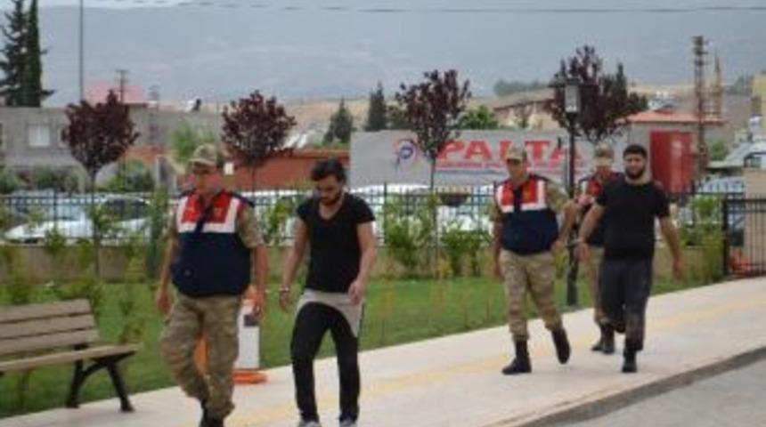 &Ccedil;aldıkları Otomobille Hırsızlık Yaparken Yakalandılar