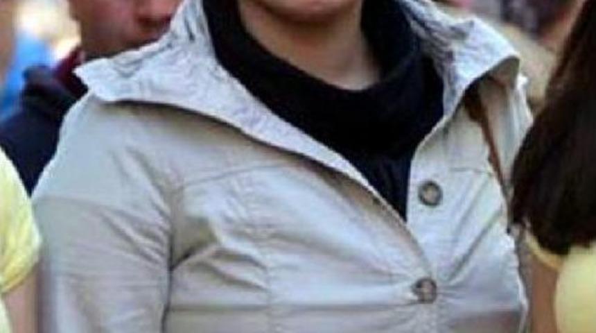 Eski Erkek Arkadaşın &Ouml;ld&uuml;rd&uuml;ğ&uuml; Gen&ccedil; Kız Toprağa Verildi