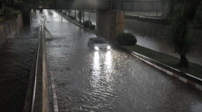 Sağanak Yağış Nazilli'de Etkili Oldu
