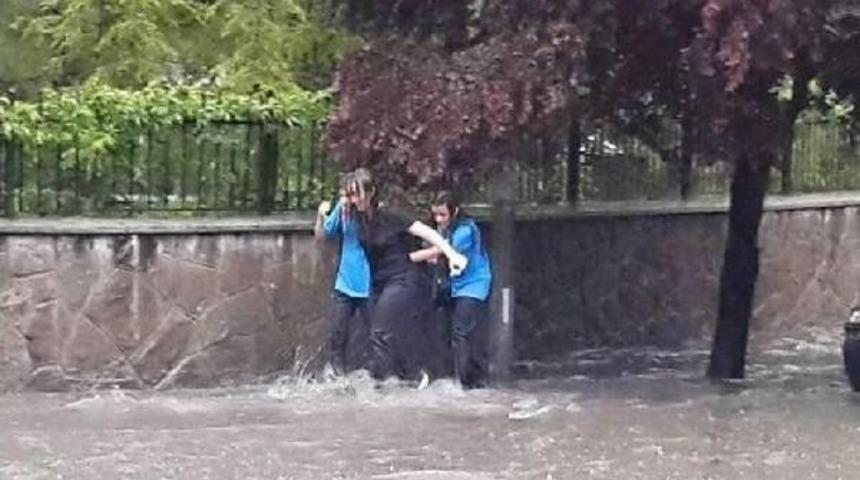 Aksaray'da 157 Ve Işyerini Su Bastı, Mahsur Kalan 10 Kişi Kurtarıldı