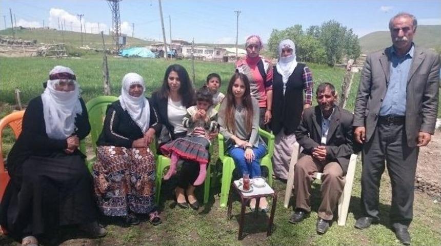 Kaymakam Eşi Atasoy&rsquo;dan Vefat Eden &Ouml;ğrencisinin Ailesini Ziyaret