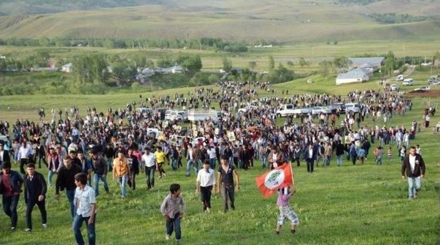 Ypg&rsquo;li &Ouml;zkur Toprağa Verildi