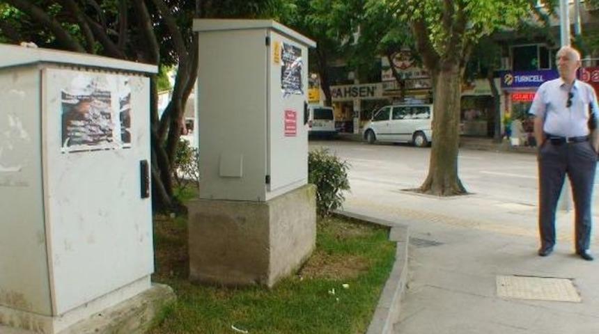 Adapazarı&rsquo;Nda Asılan Afişlerde Vatandaş Oy Kullanmamaya &Ccedil;ağrıldı