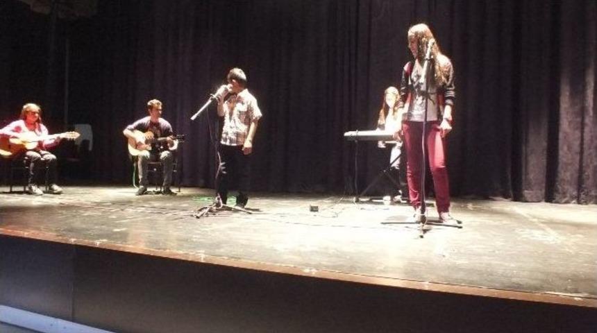 K&ouml;y &Ouml;ğrencilerden M&uuml;zik Dinletisi