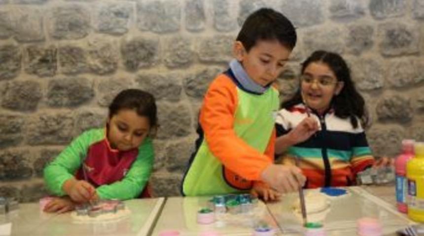 Sel&ccedil;uklu M&uuml;zesi&rsquo;nde &Ccedil;ocuk Eğitim At&ouml;lyesi
