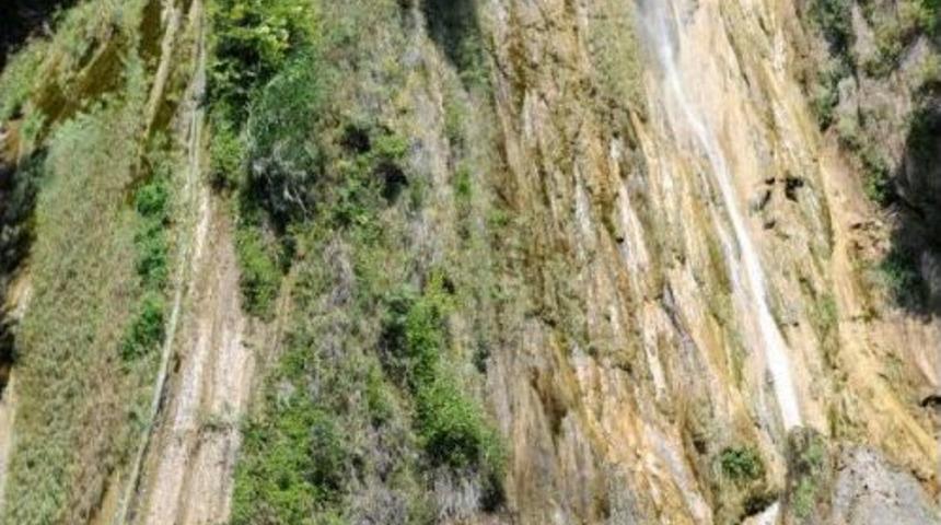 Gizli Cennete Iki Hes Talebi