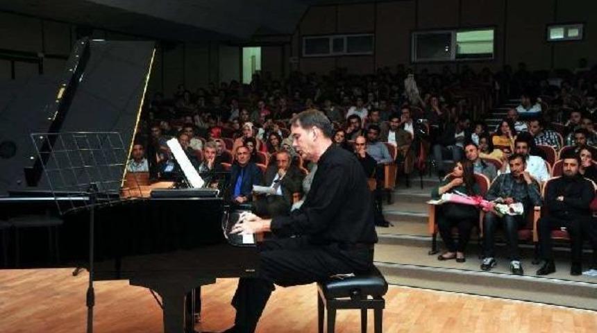 Amerikalı Piyanistten Yy&uuml;'de Konser
