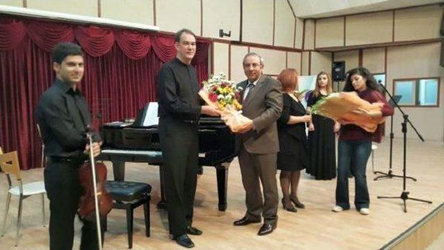 Amerikalı Piyanistten Yy&uuml; de Konser 2