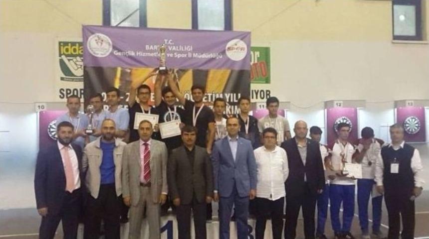 Yusuf Kalkavan Anadolu Lisesi Dart Atmada T&uuml;rkiye Şampiyonu