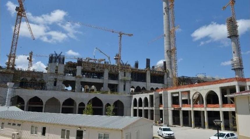 &Ccedil;amlıca Camii Hızla Y&uuml;kseliyor