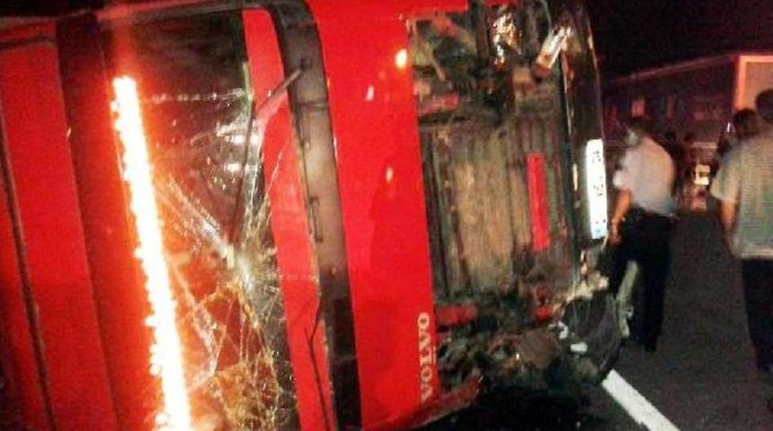 Karam&uuml;rsel'de Kaza Yapan Otob&uuml;sten 17 Ka&ccedil;ak &Ccedil;ıktı