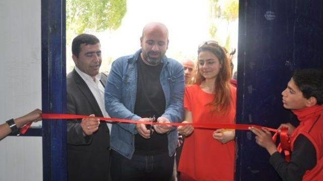 Protokol Başka Programa Gidince Açılışı Gazeteciler Yaptı