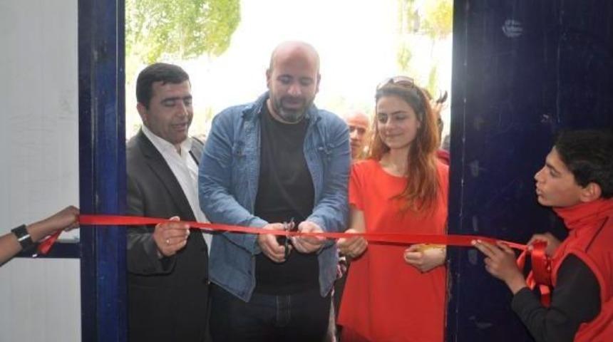 Protokol Başka Programa Gidince A&ccedil;ılışı Gazeteciler Yaptı