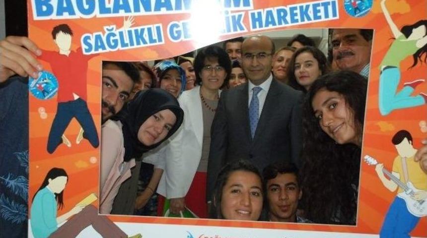 Vali Demirtaş Gen&ccedil;lerle Buluştu