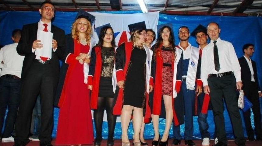Nizip Meslek Y&uuml;ksekokulunda Mezuniyet Coşkusu