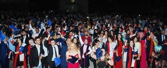 Nizip Meslek Y&uuml;ksekokulunda Mezuniyet Coşkusu 1