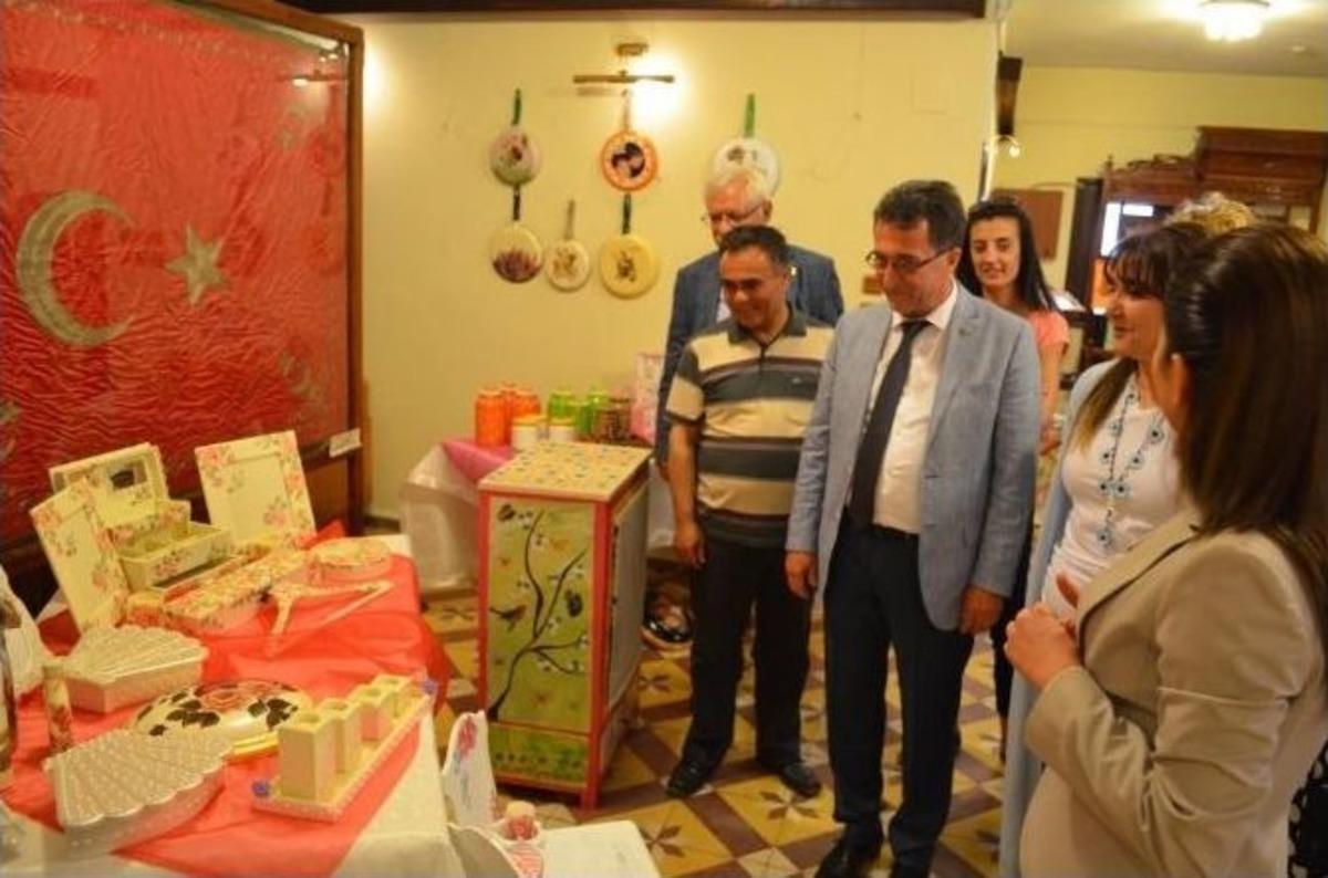 Ahşap Boyama Kursu Sergisi A&ccedil;ıldı