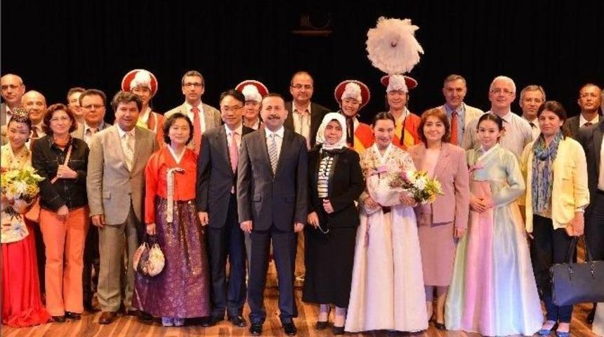 Sel&ccedil;uk&rsquo;ta G&uuml;ney Kore R&uuml;zgarı