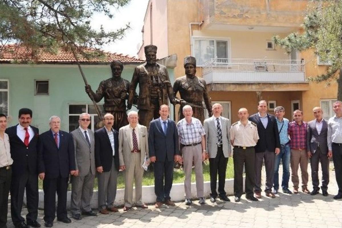 Efsane Kaymakamın Oğlu Ve Torunundan Demirci&rsquo;ye Ziyaret