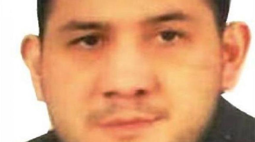 Tır&rsquo;La &Ccedil;arpışan Otomobilin S&uuml;r&uuml;c&uuml;s&uuml; &Ouml;ld&uuml;