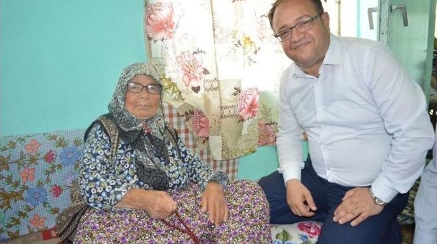 Cumhurbaşkanı Ve Başbakan İ&ccedil;in Her G&uuml;n Tespih &Ccedil;ekip Dua Ediyor