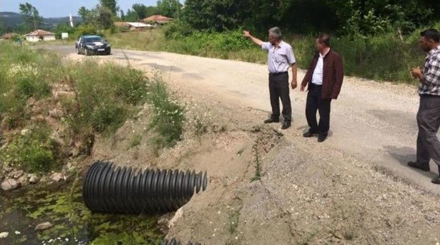 Lapseki K&ouml;y Yollarına Menfez Yapılıyor