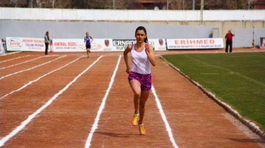 Atletizmciler Derece İle D&ouml;nd&uuml;