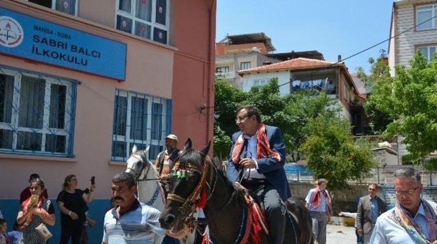Kaymakam At&ccedil;ı &Ouml;nce Ata Bindi Sonra Keşkek D&ouml;vd&uuml;