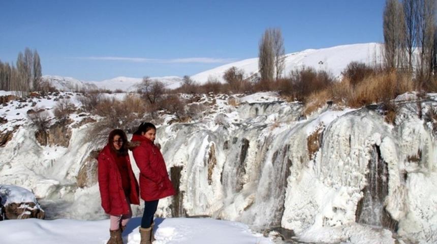 Şelale donduran soğuk