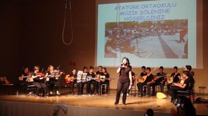 &Ouml;ğrencilerden Geleneksel M&uuml;zik Dinletisi
