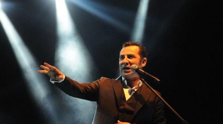 Mustafakemalpaşa&rsquo;da Ferhat G&ouml;&ccedil;er Fırtınası