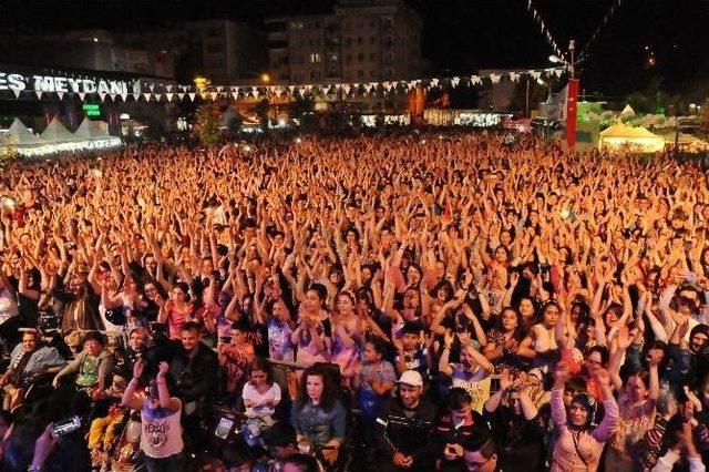 Mustafakemalpaşa’da Ferhat Göçer Fırtınası