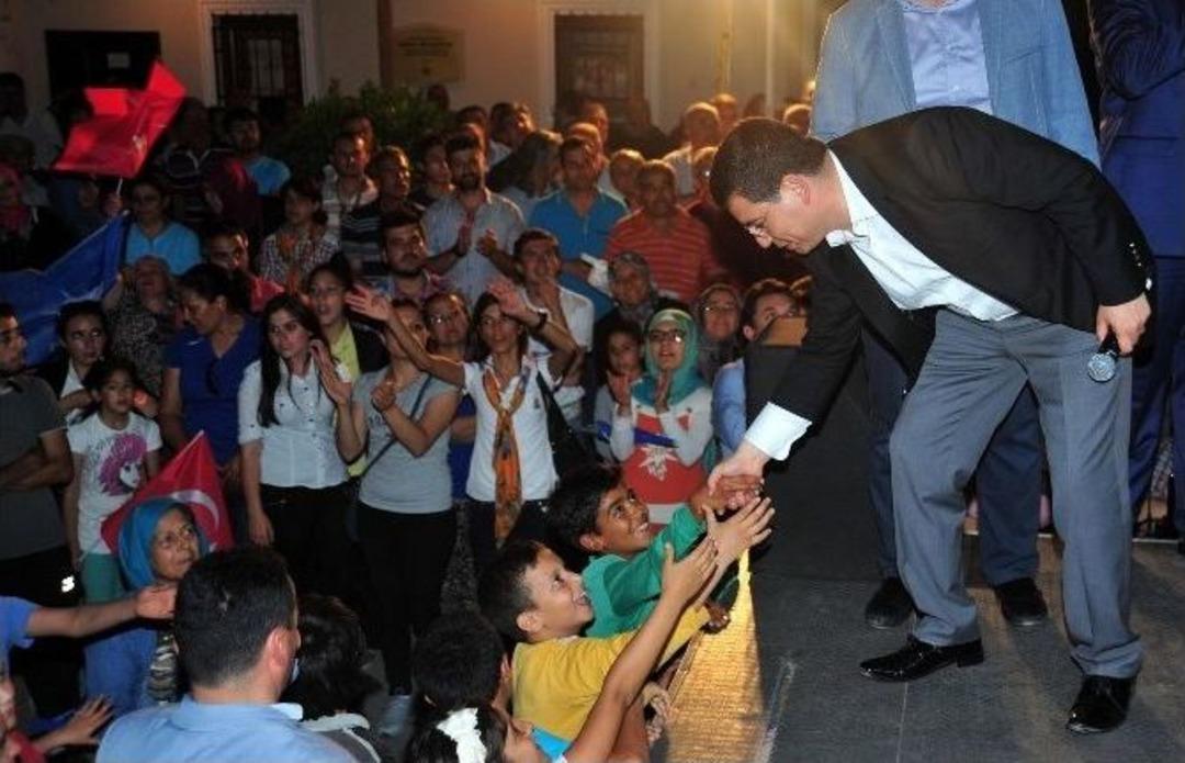 Başkan T&uuml;t&uuml;nc&uuml; &Uuml;&ccedil; Mahallede M&uuml;jdeler Verdi