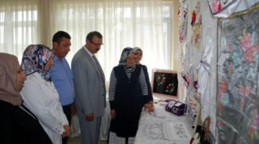 K&ouml;yl&uuml; Kadınlar El Emeklerini Sergiledi