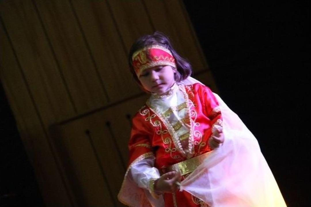 Ardahan&rsquo;da D&uuml;zenlenen Yılsonu Defilesi G&ouml;z Kamaştırdı