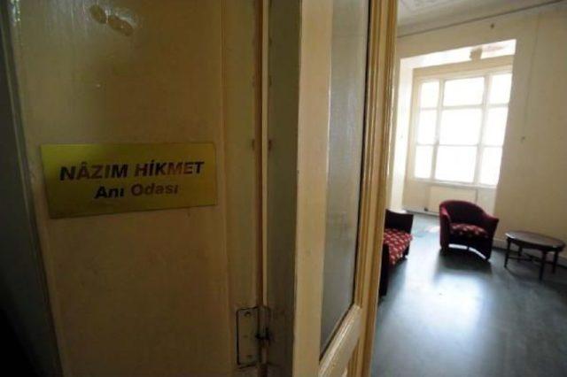 Nazım Hikmet Vakfı'nın Tahliye Kararı Protesto Edildi