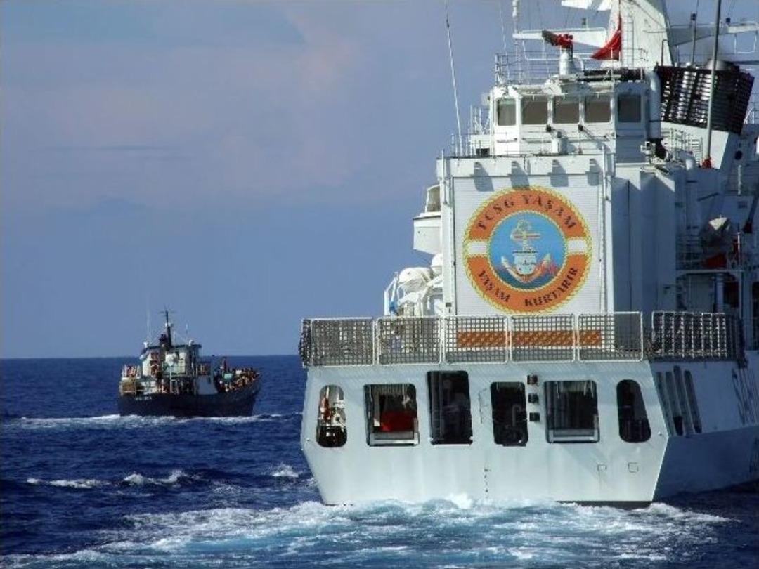 Sahil G&uuml;venlik Ekiplerinden Akdeniz&rsquo;de Nefes Kesen M&uuml;lteci Operasyonu